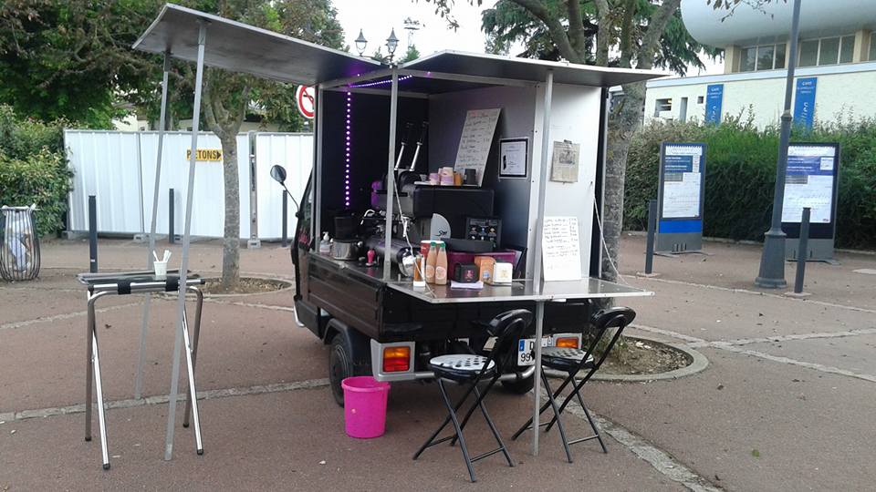 Lolie’s Café au marché et à la gare de Verneuil sur Seine