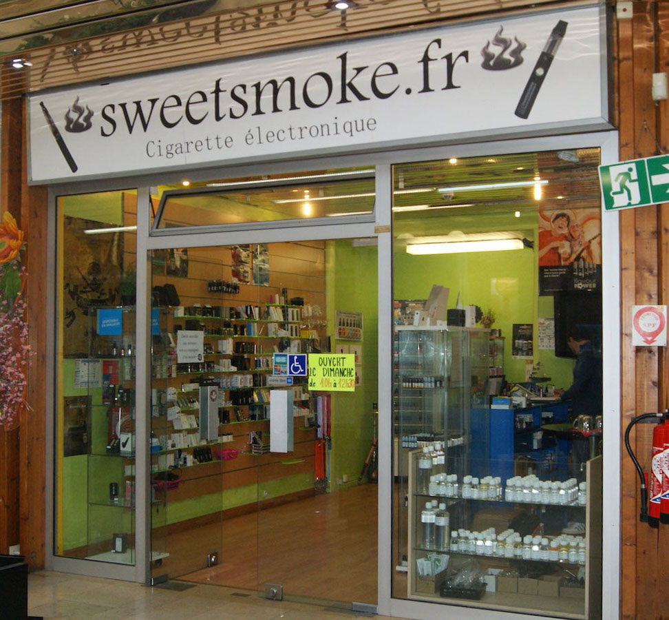 Le centre commercial du Val de Seine à Vernouillet a aussi son commerce de cigarettes électroniques